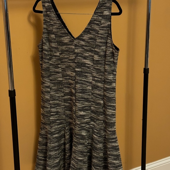 Banana Republic sleeveless tweed dress - Picture 4 of 7